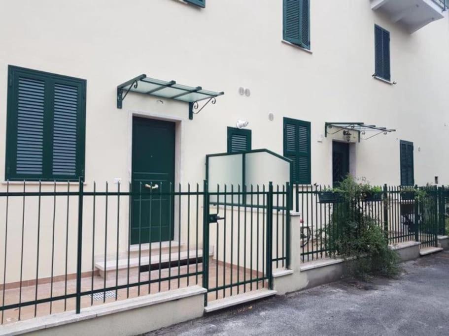Appartamento Moderno A 15 Minuti Dal Centro Di Roma Exterior foto